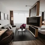 Arivo מלון דירות 4*